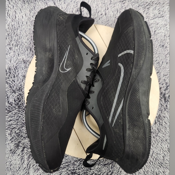 Nike Air Zoom Pegasus 37 Shield Triple Black Running Shoes Mens Size 9.5 - Picture 6 of 9